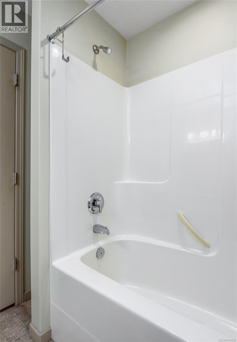 3 2728 1st St, Courtenay