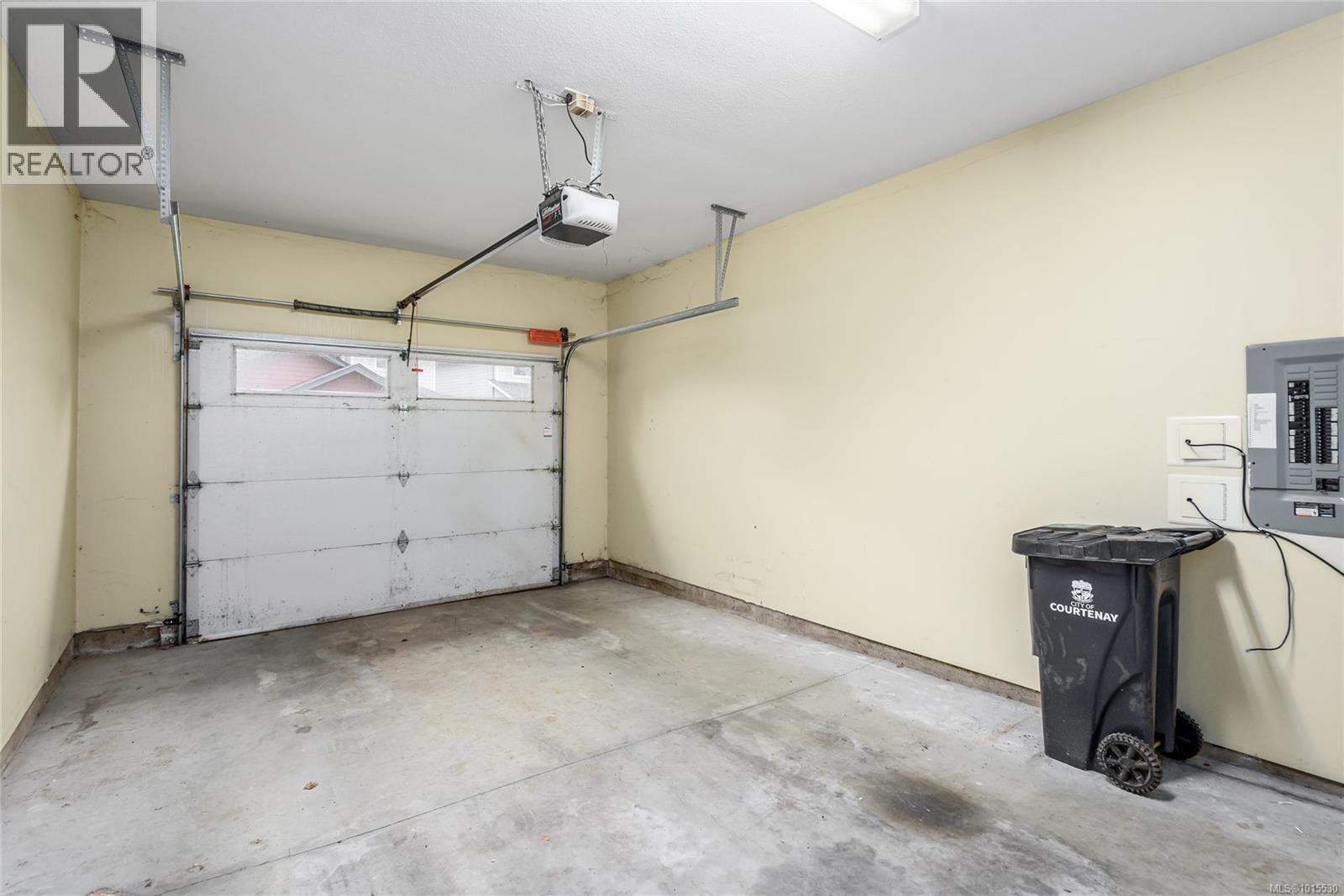 3 2728 1st St, Courtenay