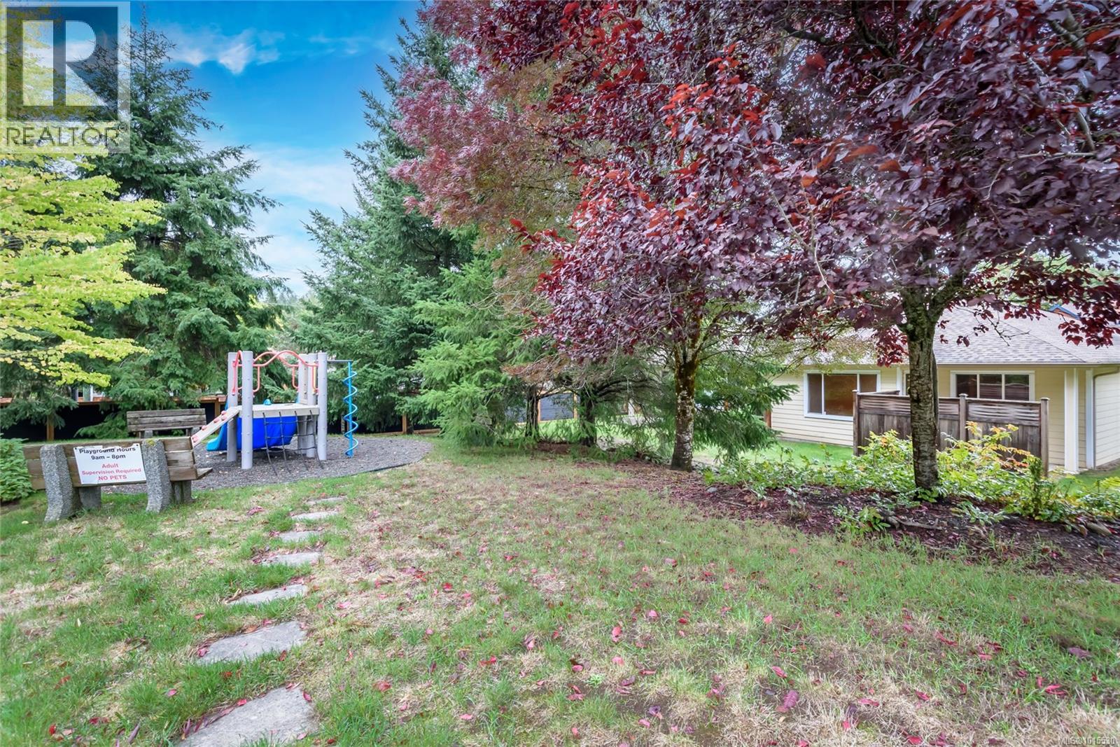 3 2728 1st St, Courtenay