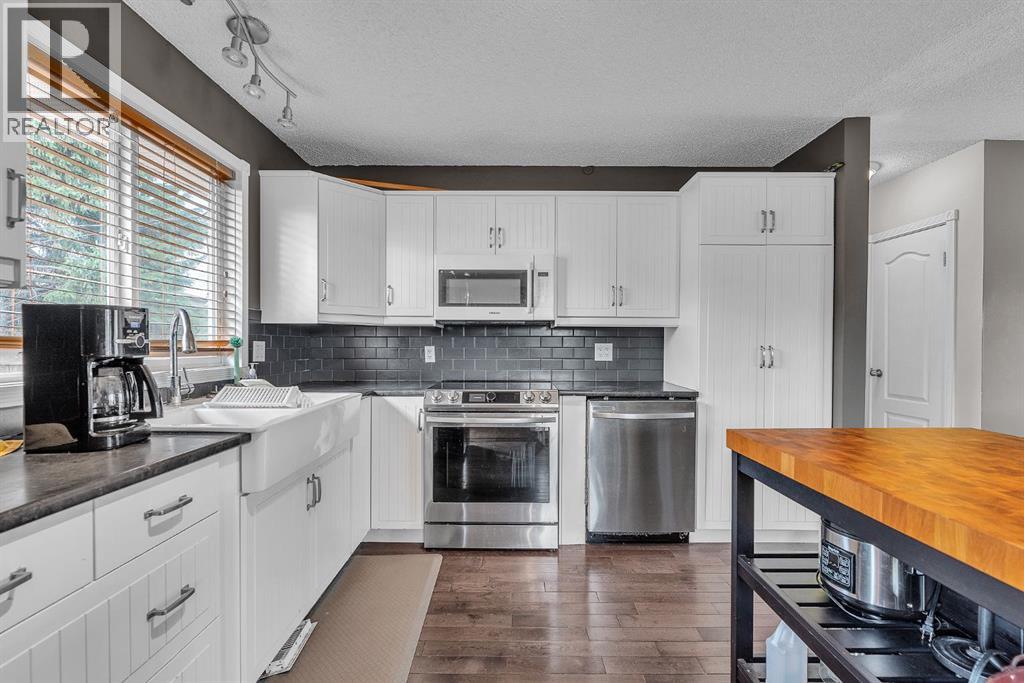 Single Family House Bi-level for Sale in  Athens Road SE Acadia Calgary 