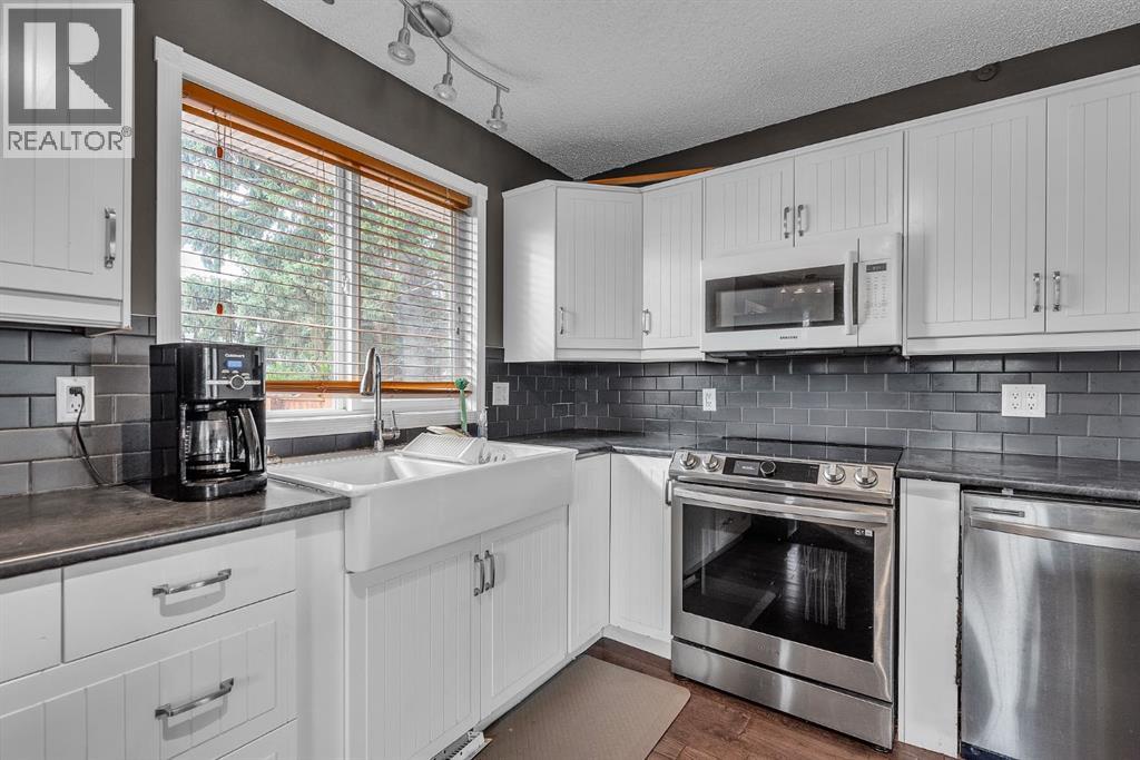 Single Family House Bi-level for Sale in  Athens Road SE Acadia Calgary 