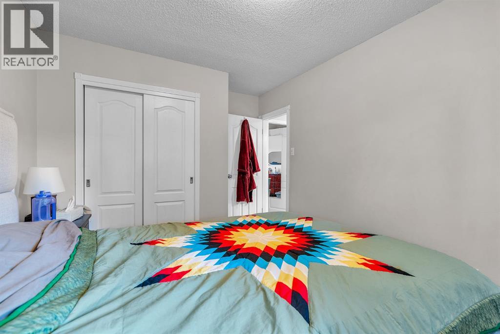 Single Family House Bi-level for Sale in  Athens Road SE Acadia Calgary 