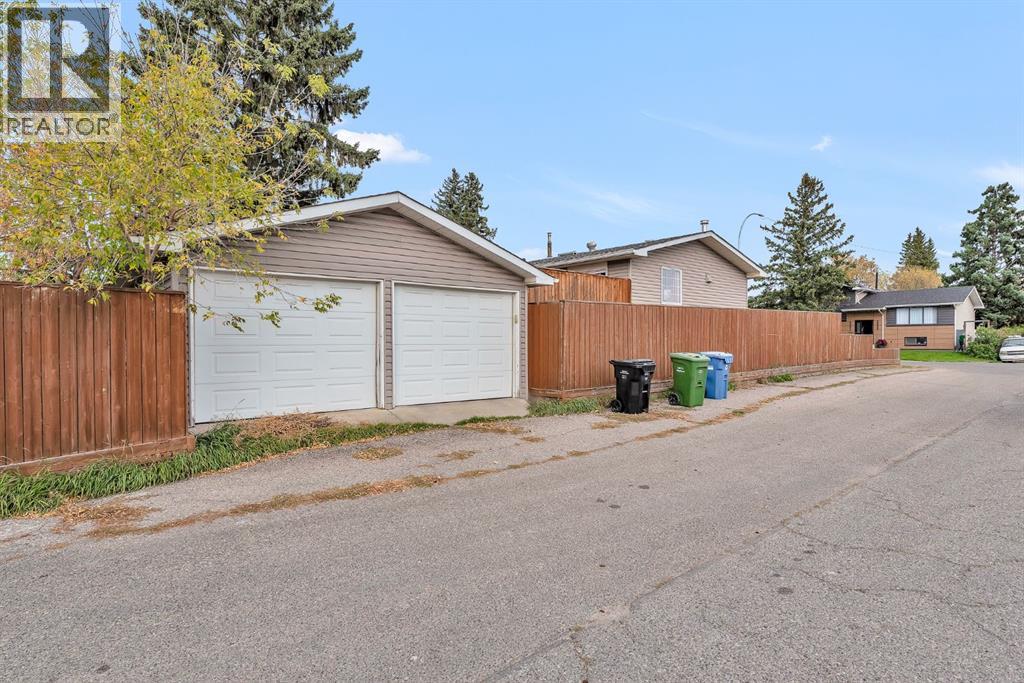 Single Family House Bi-level for Sale in  Athens Road SE Acadia Calgary 
