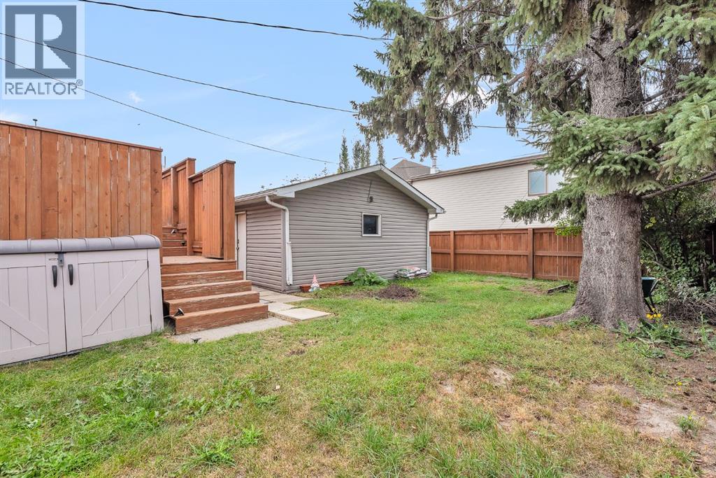 Single Family House Bi-level for Sale in  Athens Road SE Acadia Calgary 
