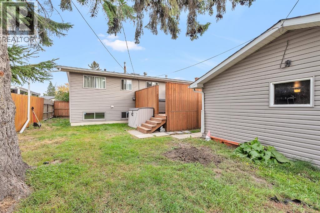 Single Family House Bi-level for Sale in  Athens Road SE Acadia Calgary 