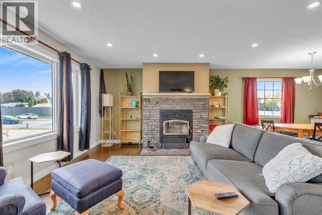 Single Family House Bi-level for Sale in  Athens Road SE Acadia Calgary 