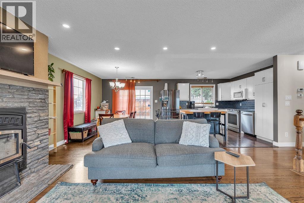 Single Family House Bi-level for Sale in  Athens Road SE Acadia Calgary 