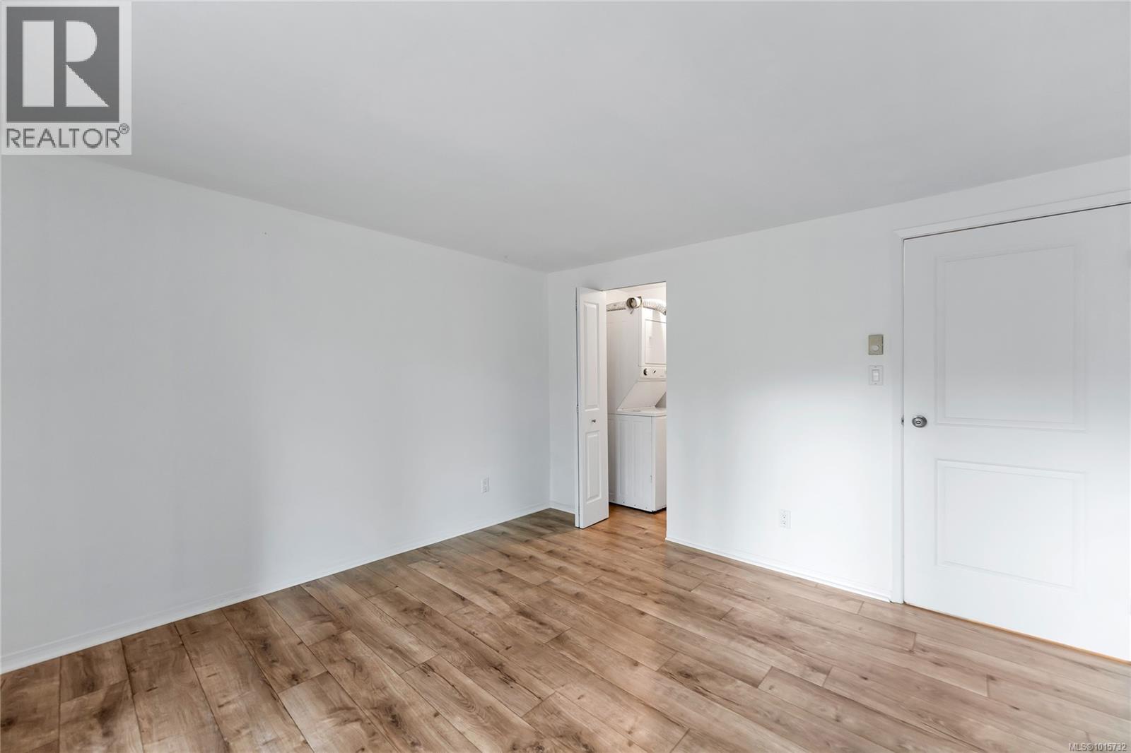 105 3277 Quadra Street, Saanich