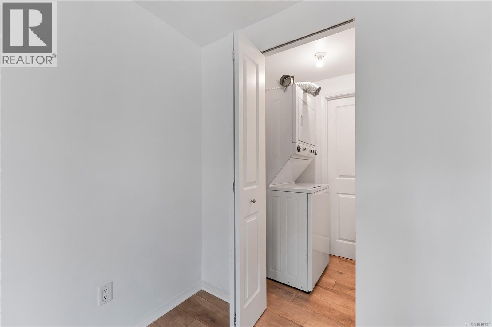 105 3277 Quadra Street, Saanich