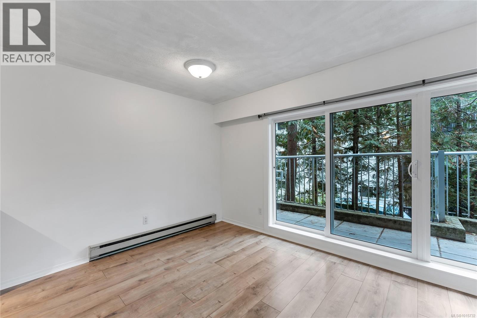 105 3277 Quadra Street, Saanich