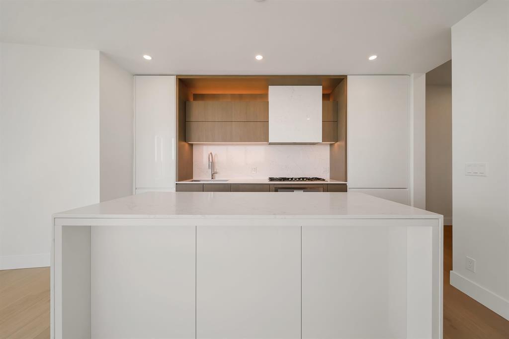 1342 JOHNSTON ROAD, White Rock