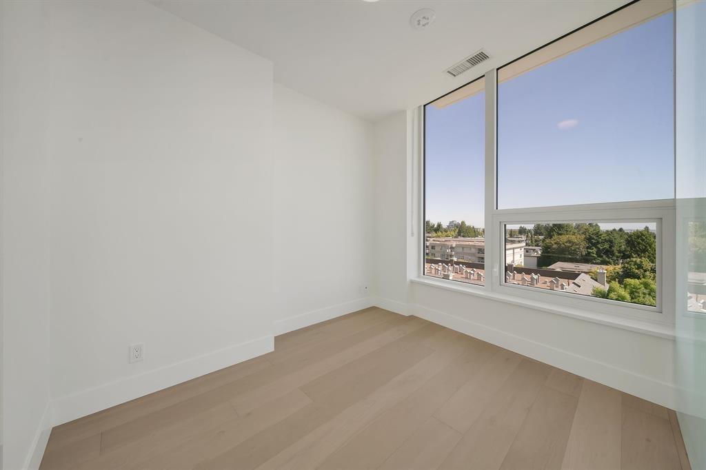 1342 JOHNSTON ROAD, White Rock
