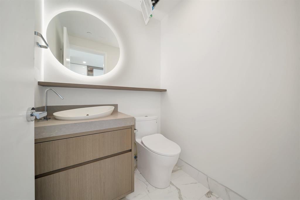 1342 JOHNSTON ROAD, White Rock