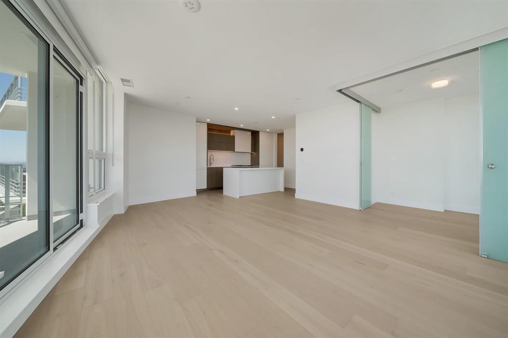 1342 JOHNSTON ROAD, White Rock