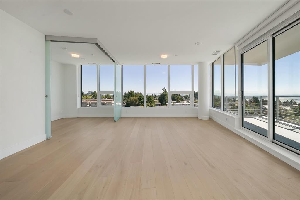1342 JOHNSTON ROAD, White Rock
