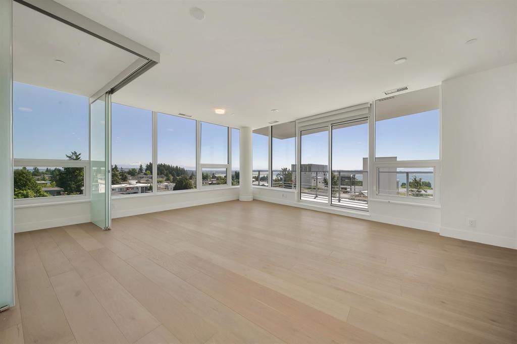 1342 JOHNSTON ROAD, White Rock
