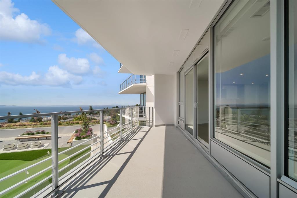 1342 JOHNSTON ROAD, White Rock