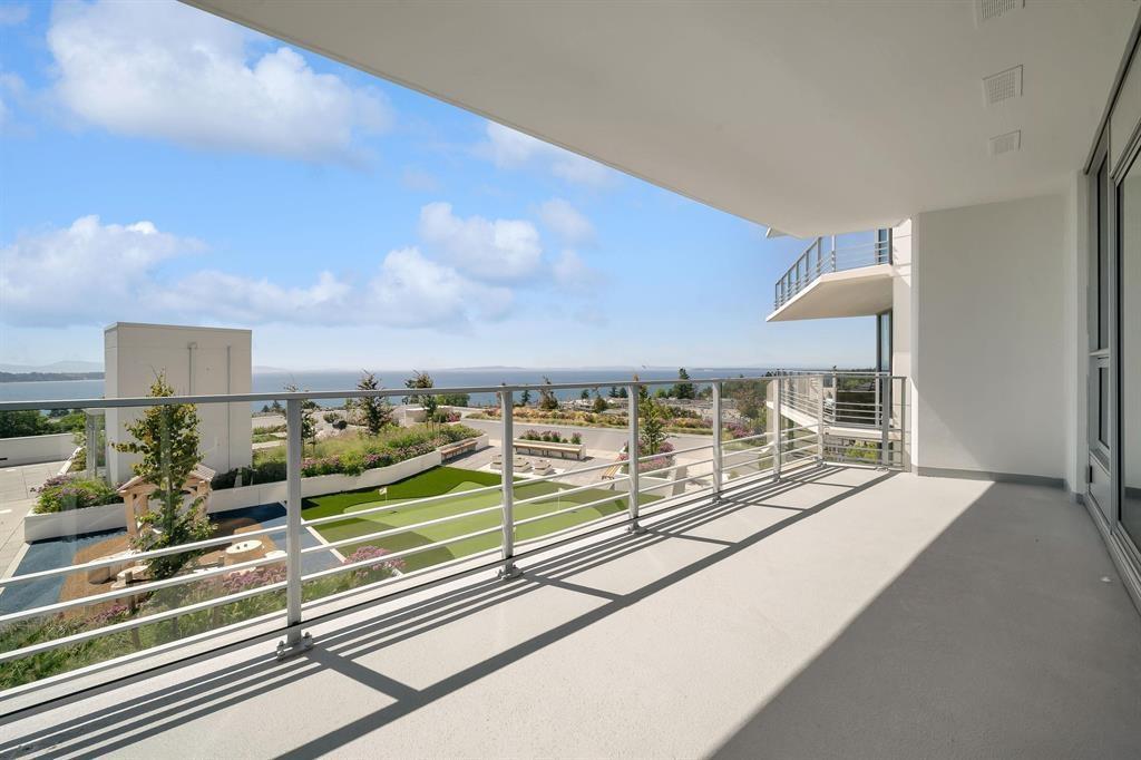 1342 JOHNSTON ROAD, White Rock