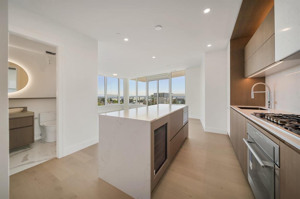 1342 JOHNSTON ROAD, White Rock