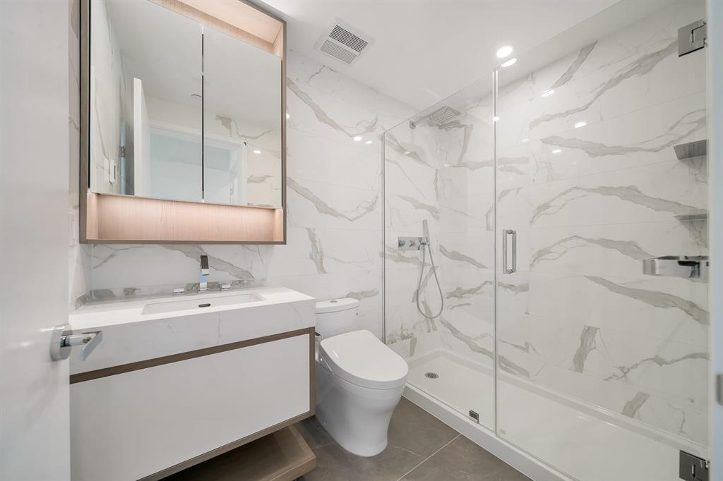 1342 JOHNSTON ROAD, White Rock