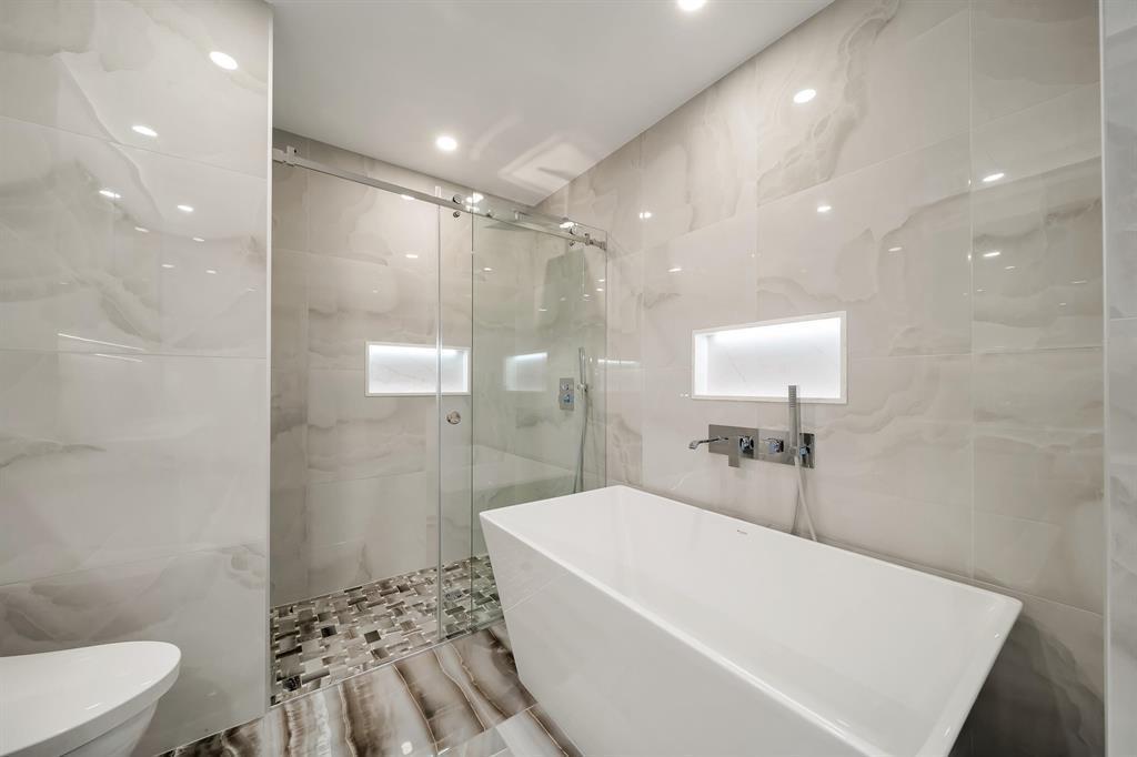 1342 JOHNSTON ROAD, White Rock