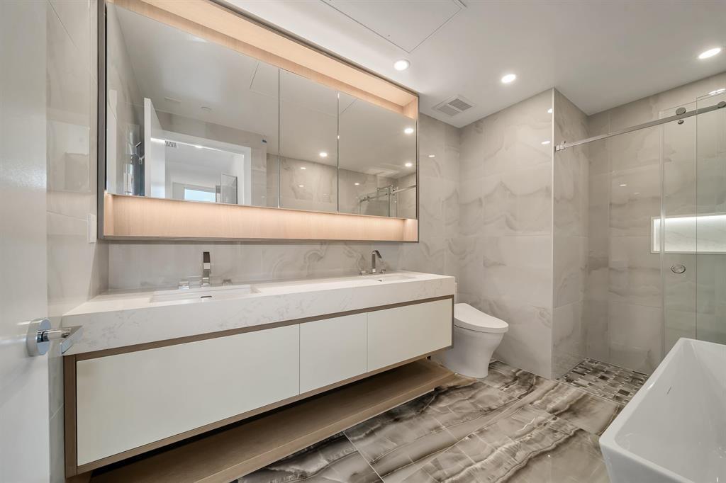 1342 JOHNSTON ROAD, White Rock
