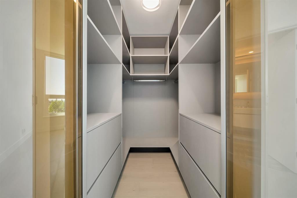 1342 JOHNSTON ROAD, White Rock