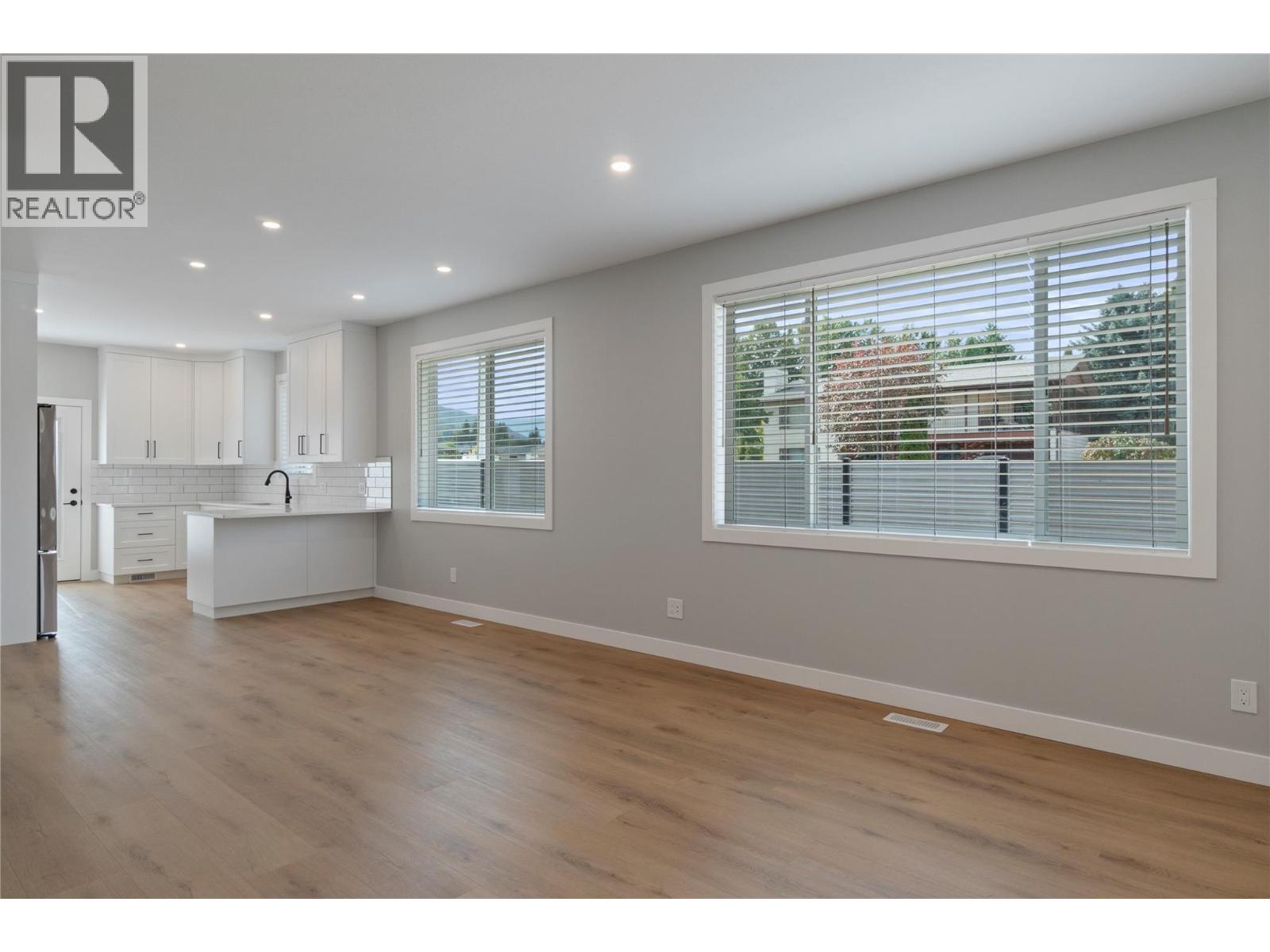 14 1330 10 Street Southwest, Salmon Arm