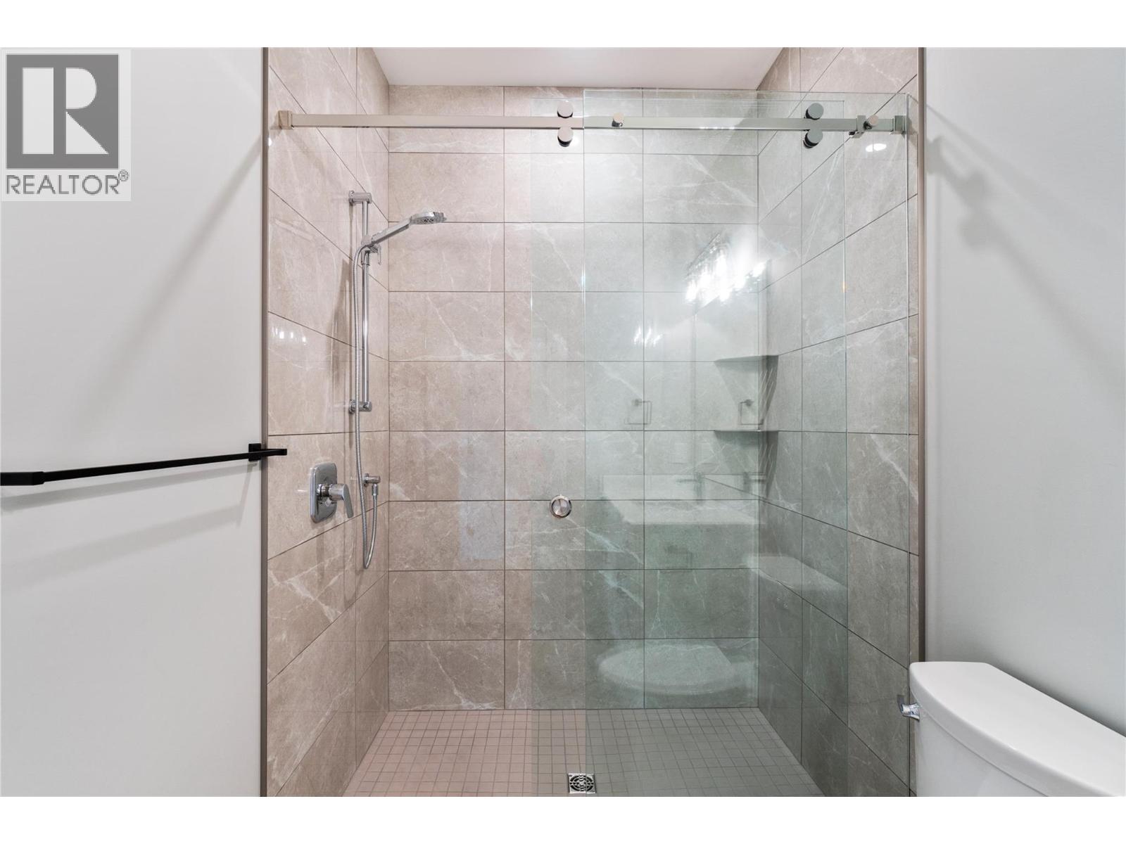 14 1330 10 Street Southwest, Salmon Arm