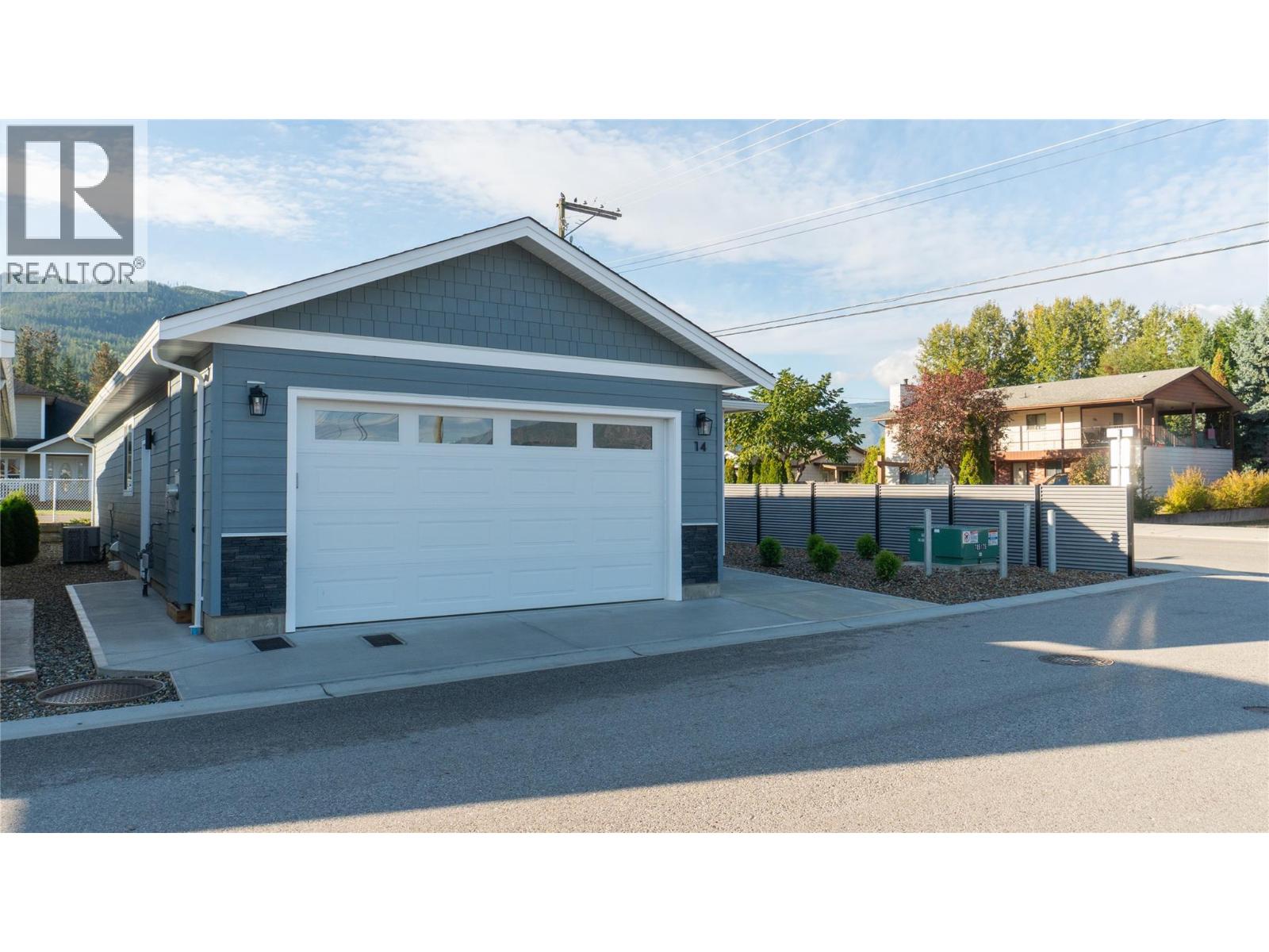 14 1330 10 Street Southwest, Salmon Arm