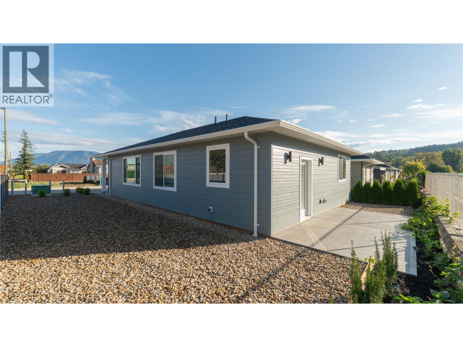 14 1330 10 Street Southwest, Salmon Arm