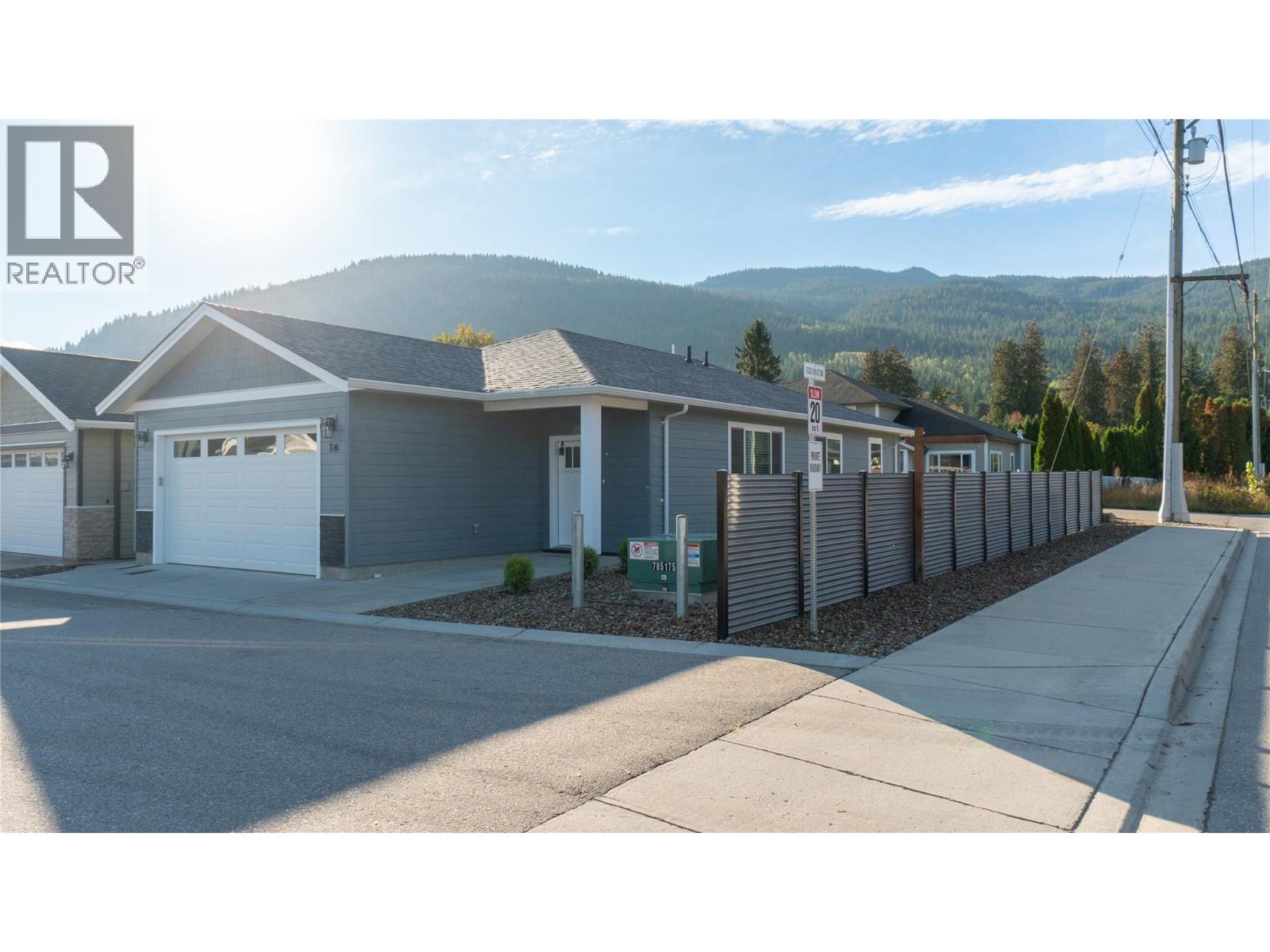 14 1330 10 Street Southwest, Salmon Arm