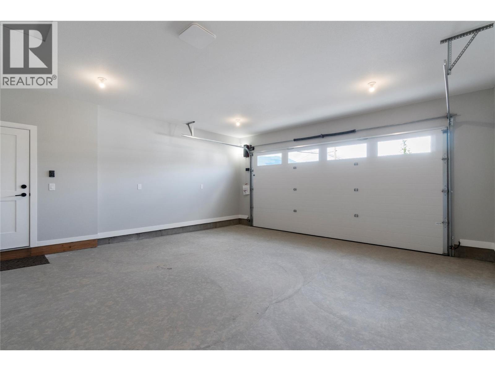 14 1330 10 Street Southwest, Salmon Arm