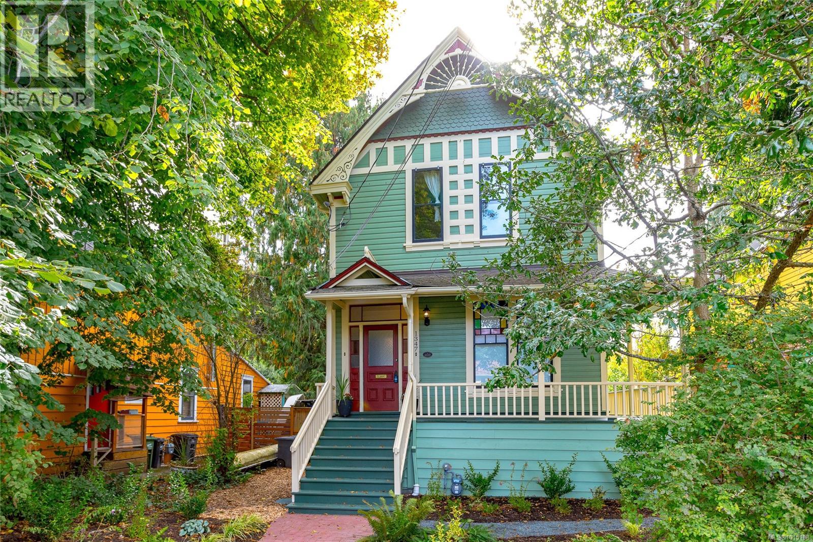 1347 Vining St, Victoria