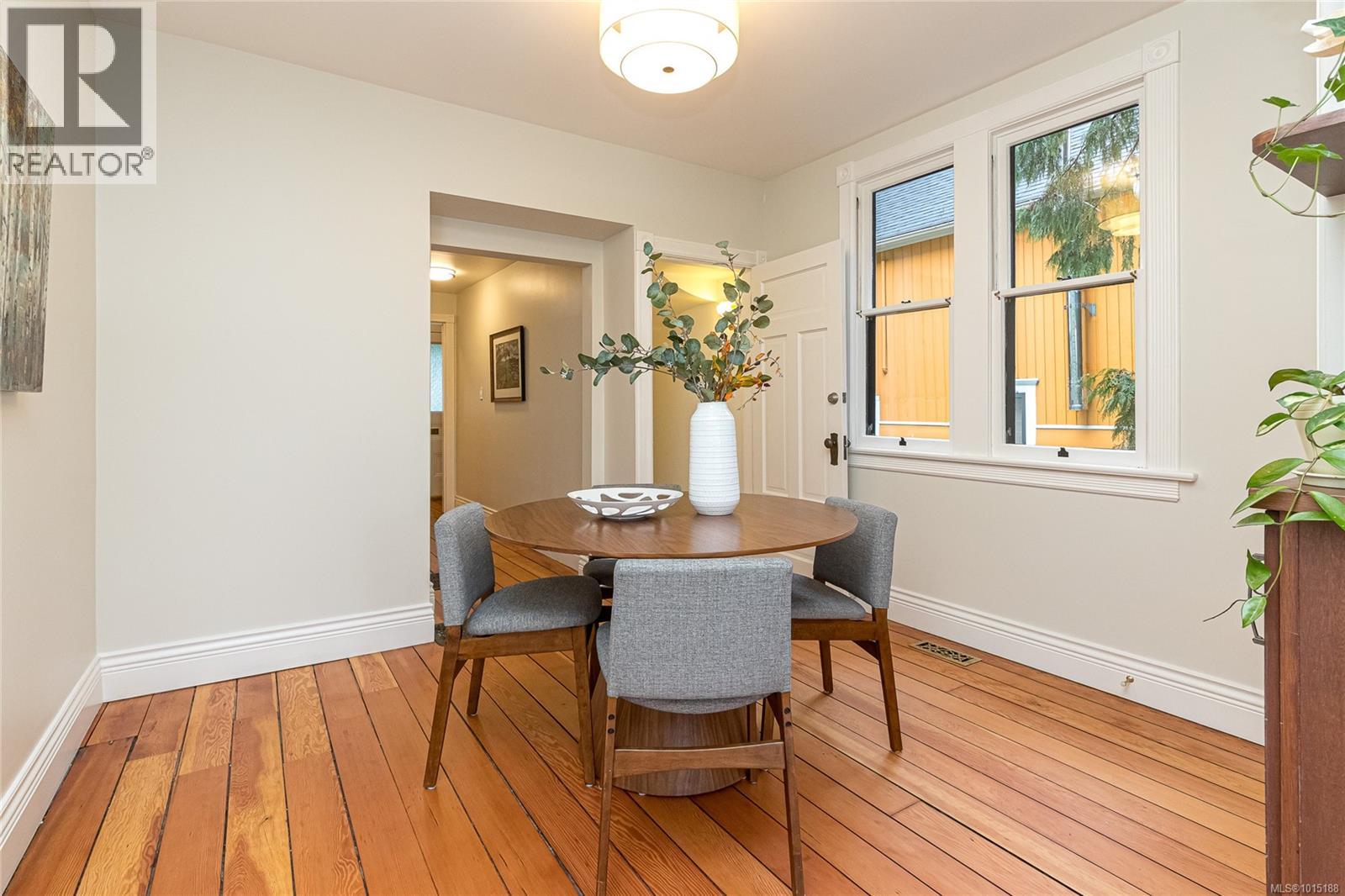 1347 Vining St, Victoria