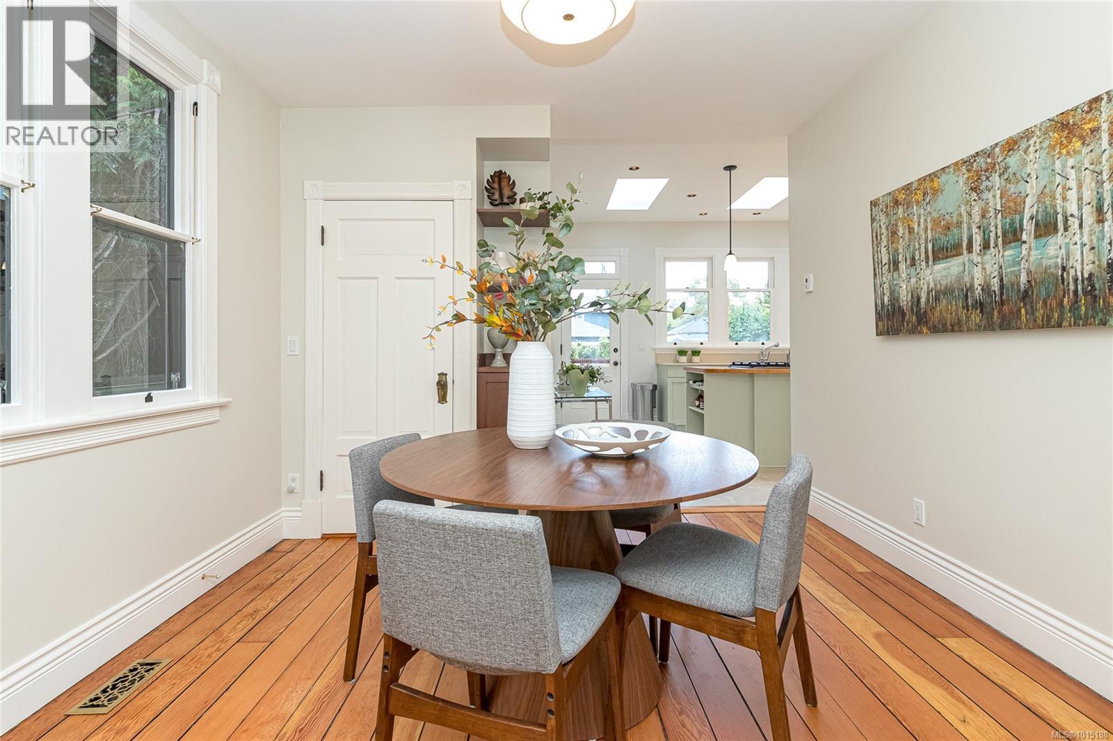 1347 Vining St, Victoria
