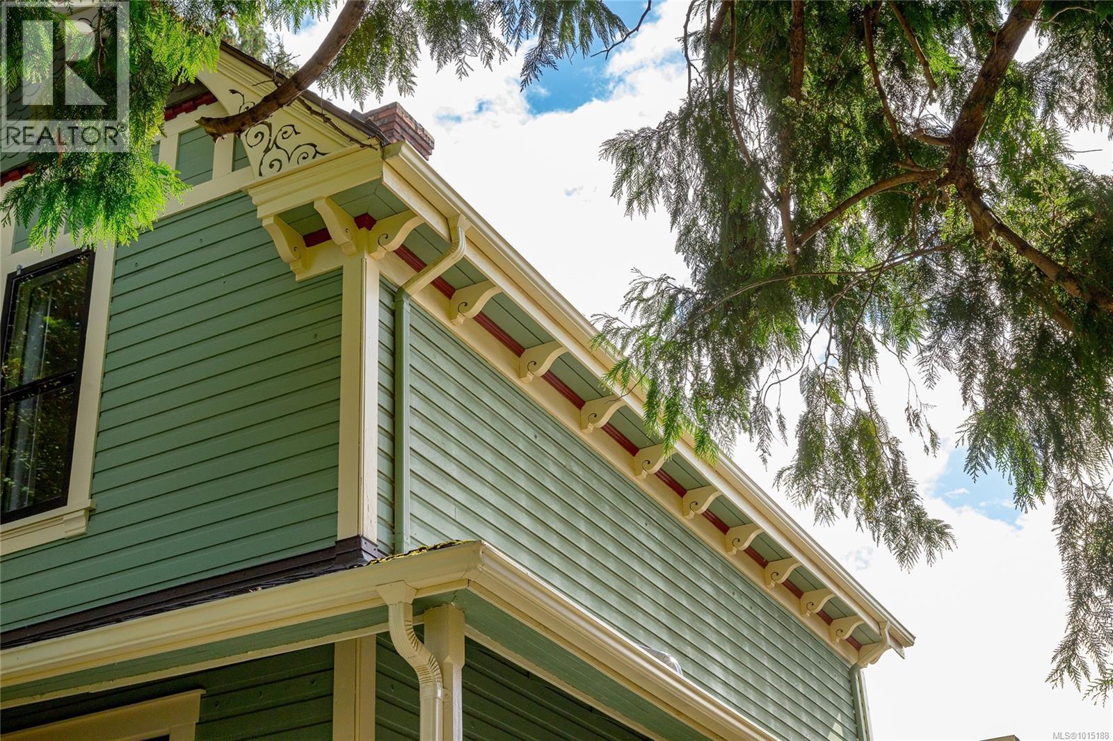 1347 Vining St, Victoria