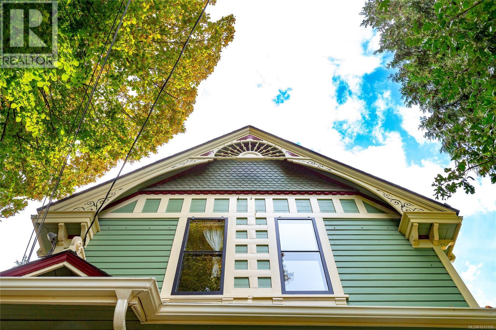 1347 Vining St, Victoria