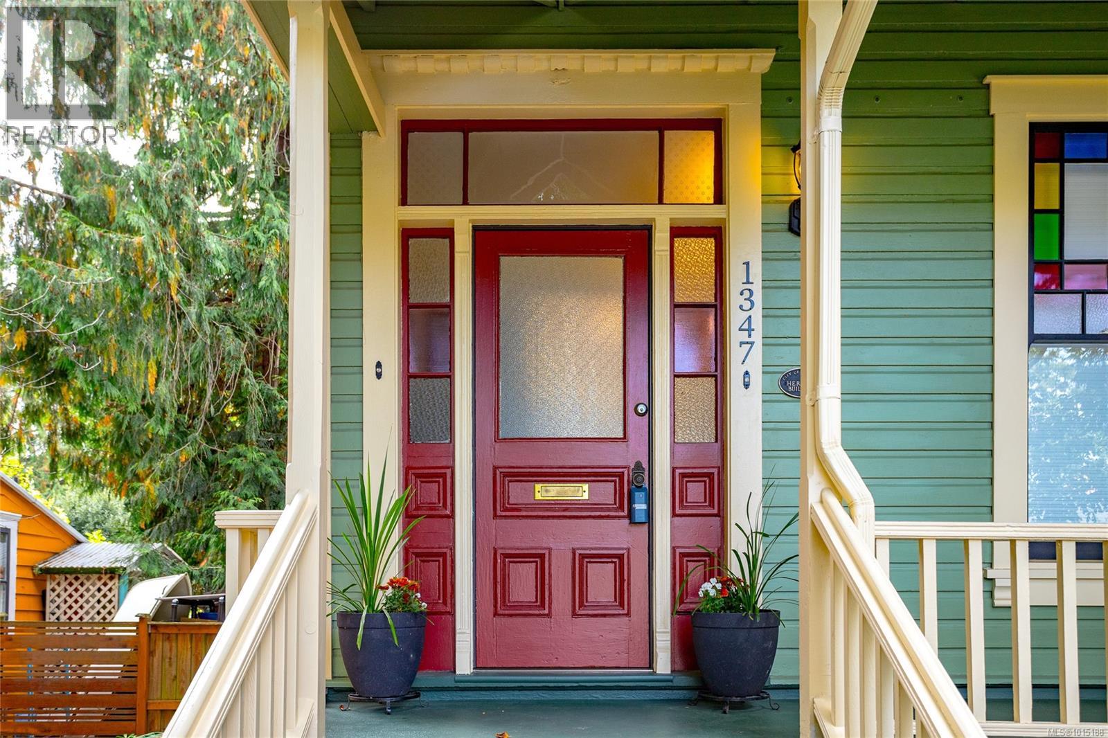 1347 Vining St, Victoria