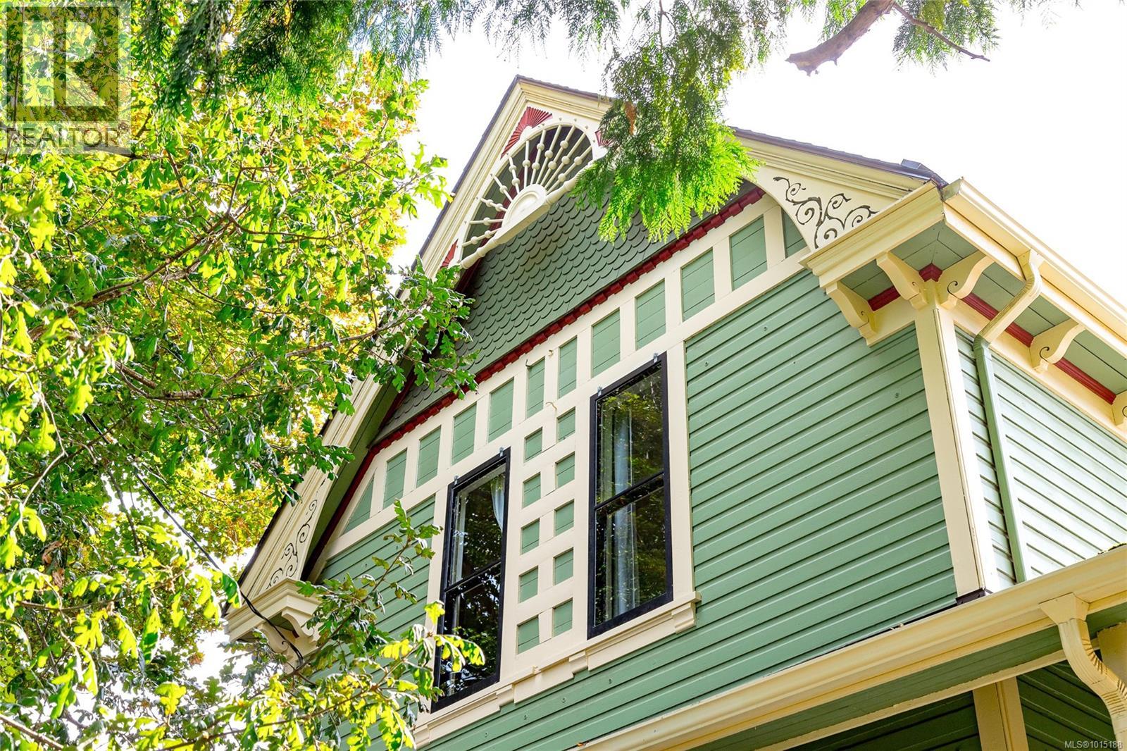 1347 Vining St, Victoria