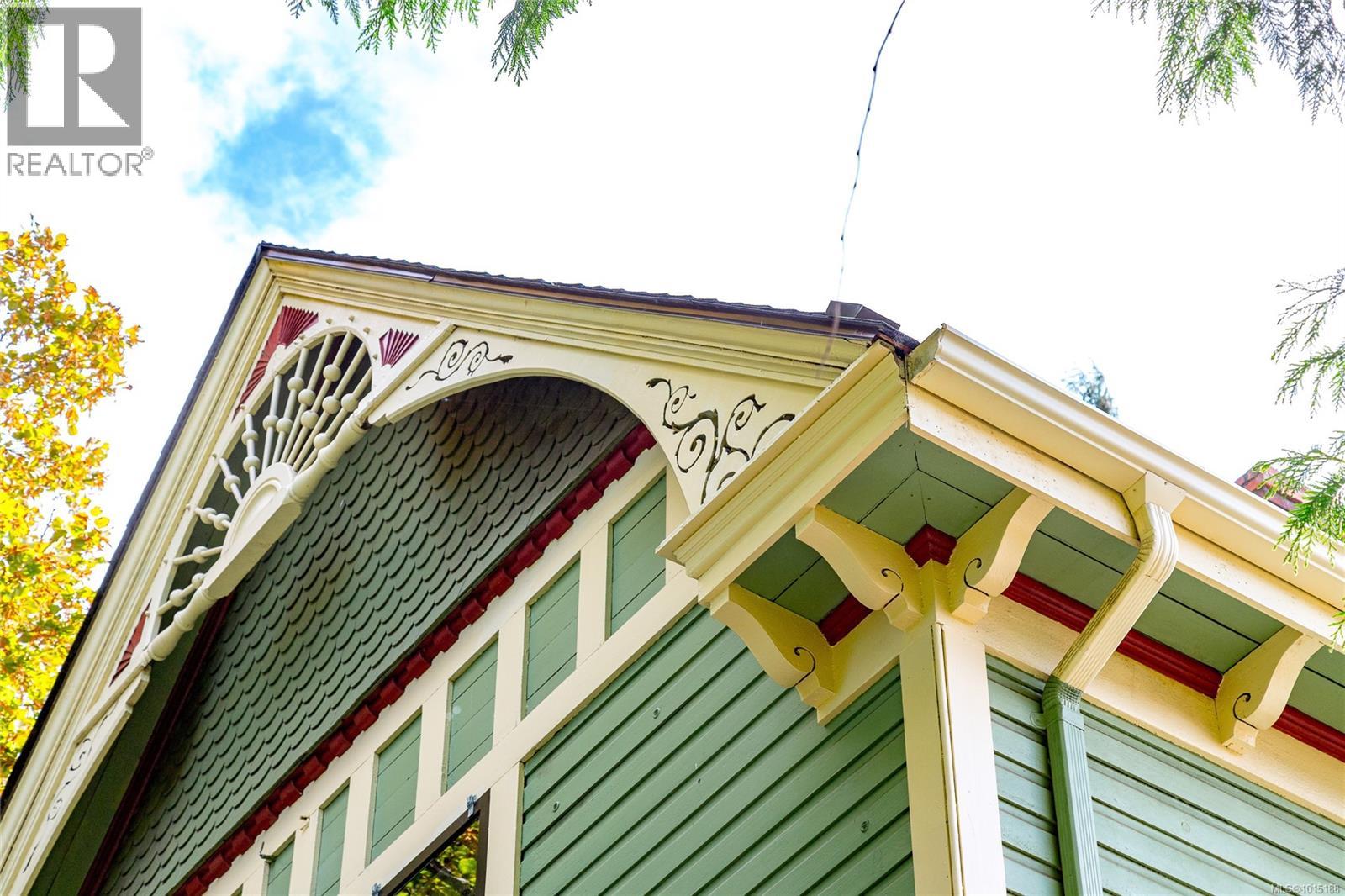 1347 Vining St, Victoria