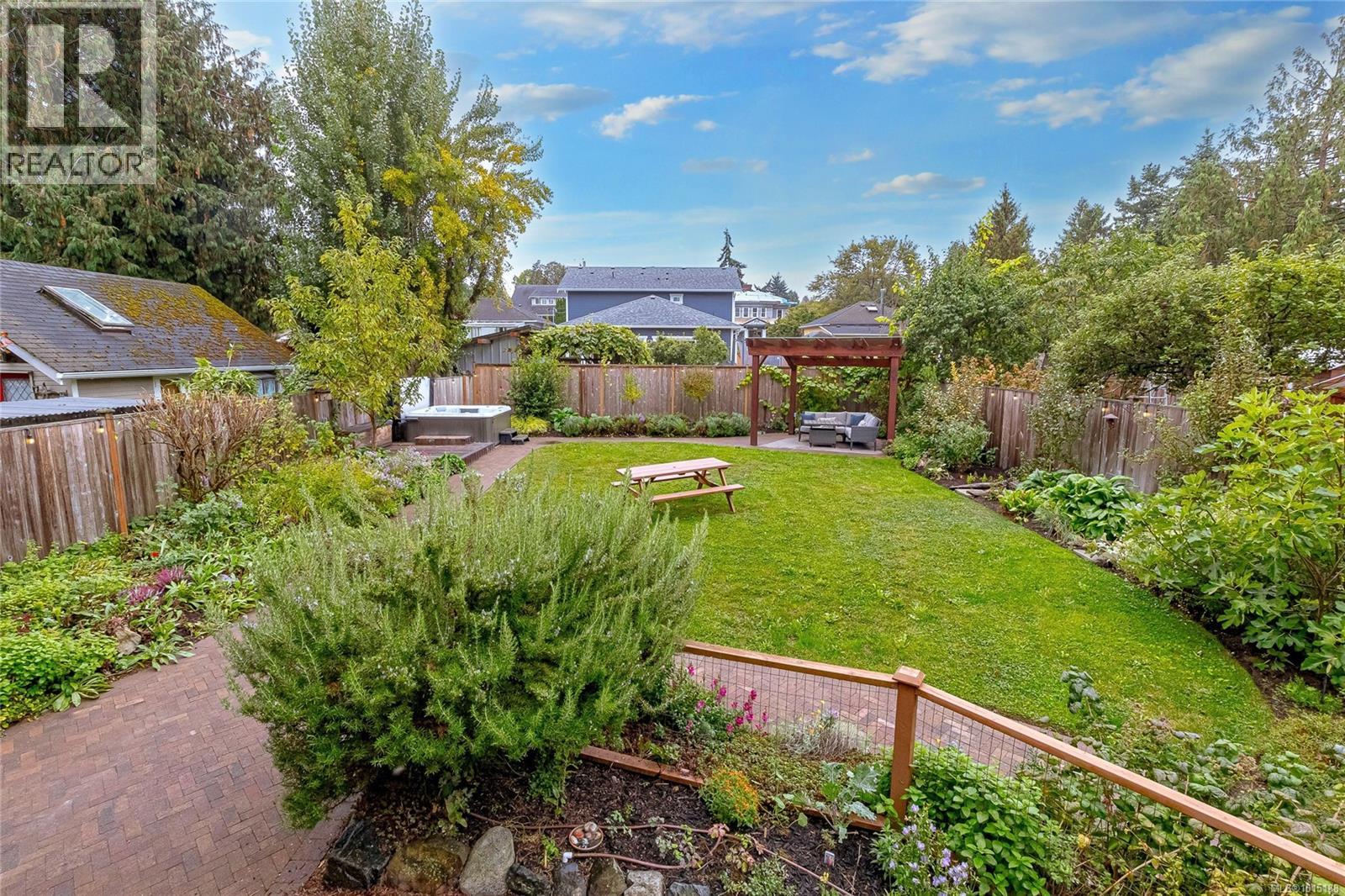 1347 Vining St, Victoria