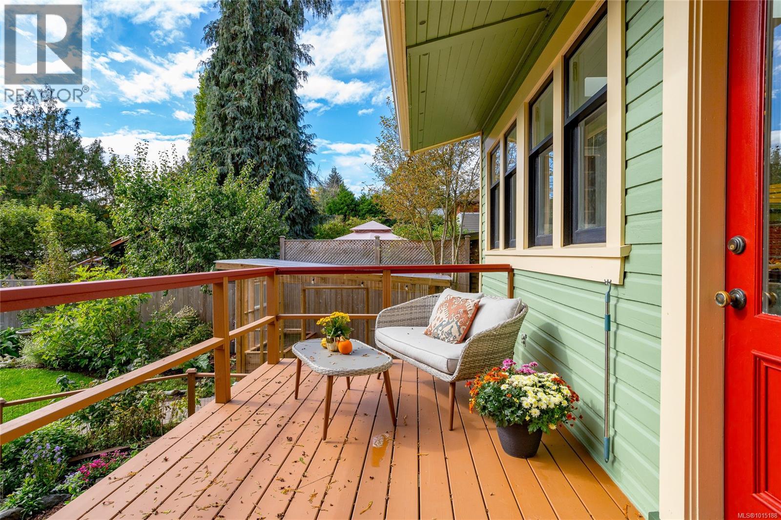 1347 Vining St, Victoria