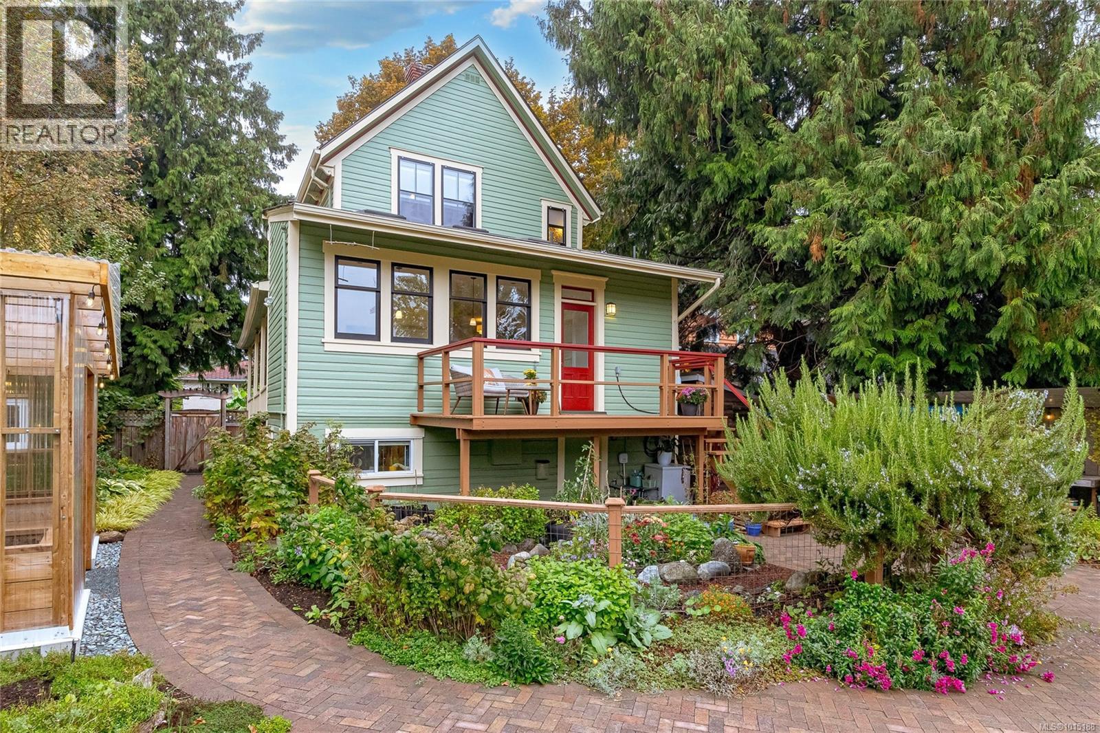 1347 Vining St, Victoria