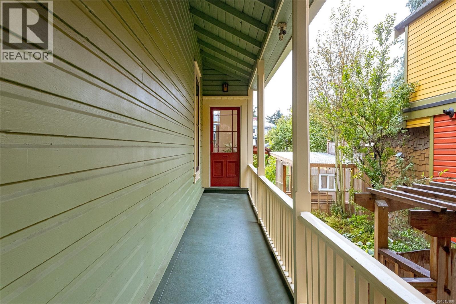 1347 Vining St, Victoria