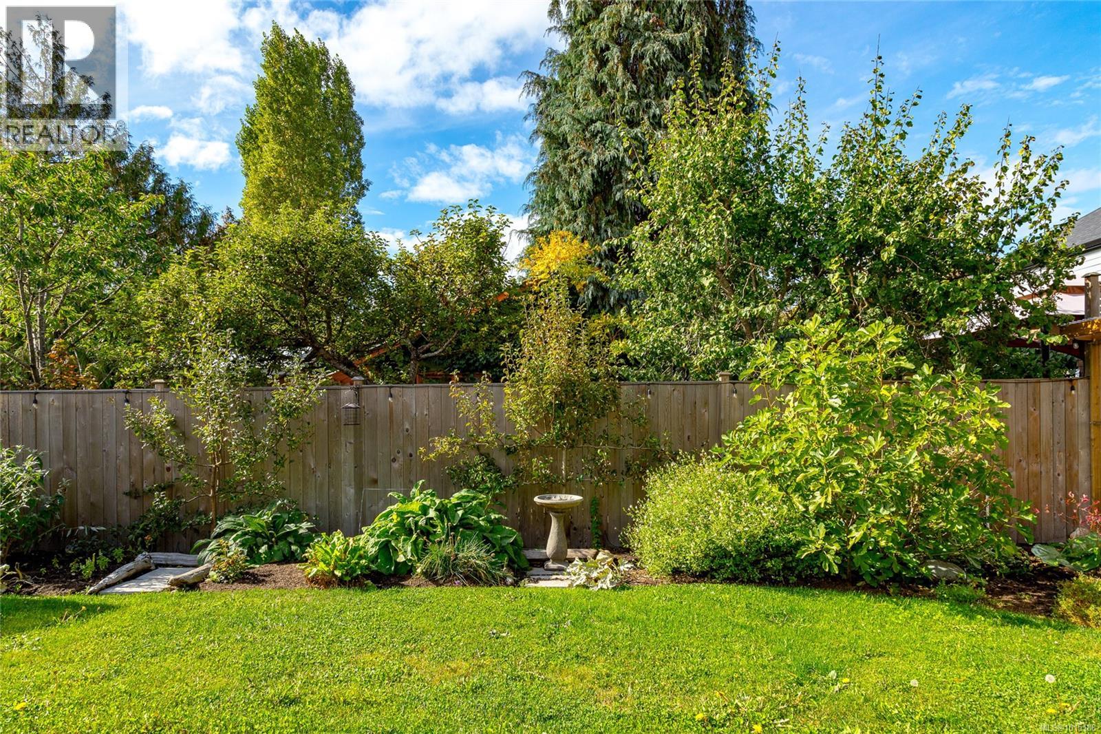 1347 Vining St, Victoria