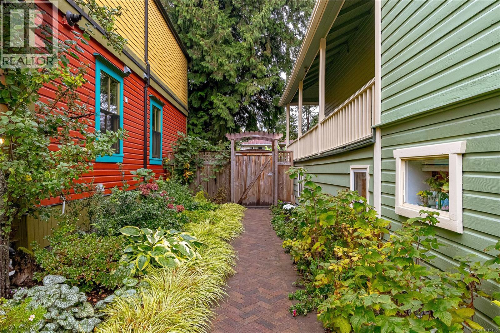 1347 Vining St, Victoria