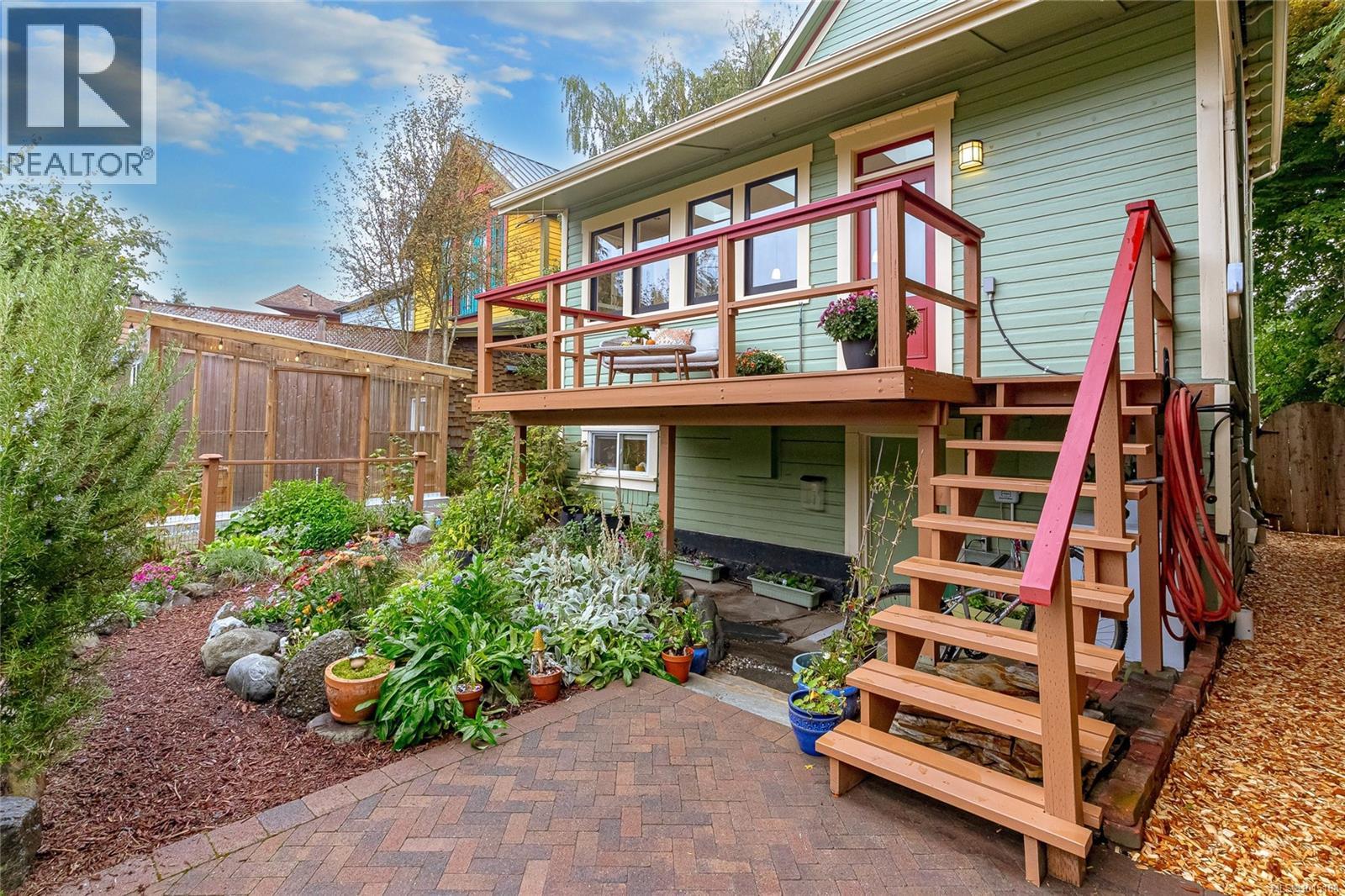 1347 Vining St, Victoria