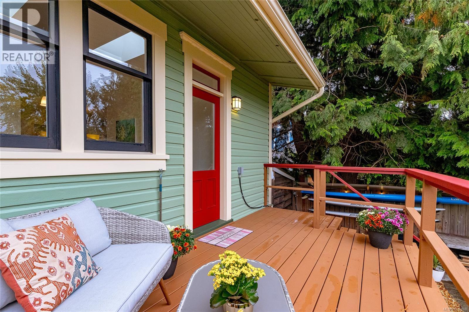 1347 Vining St, Victoria
