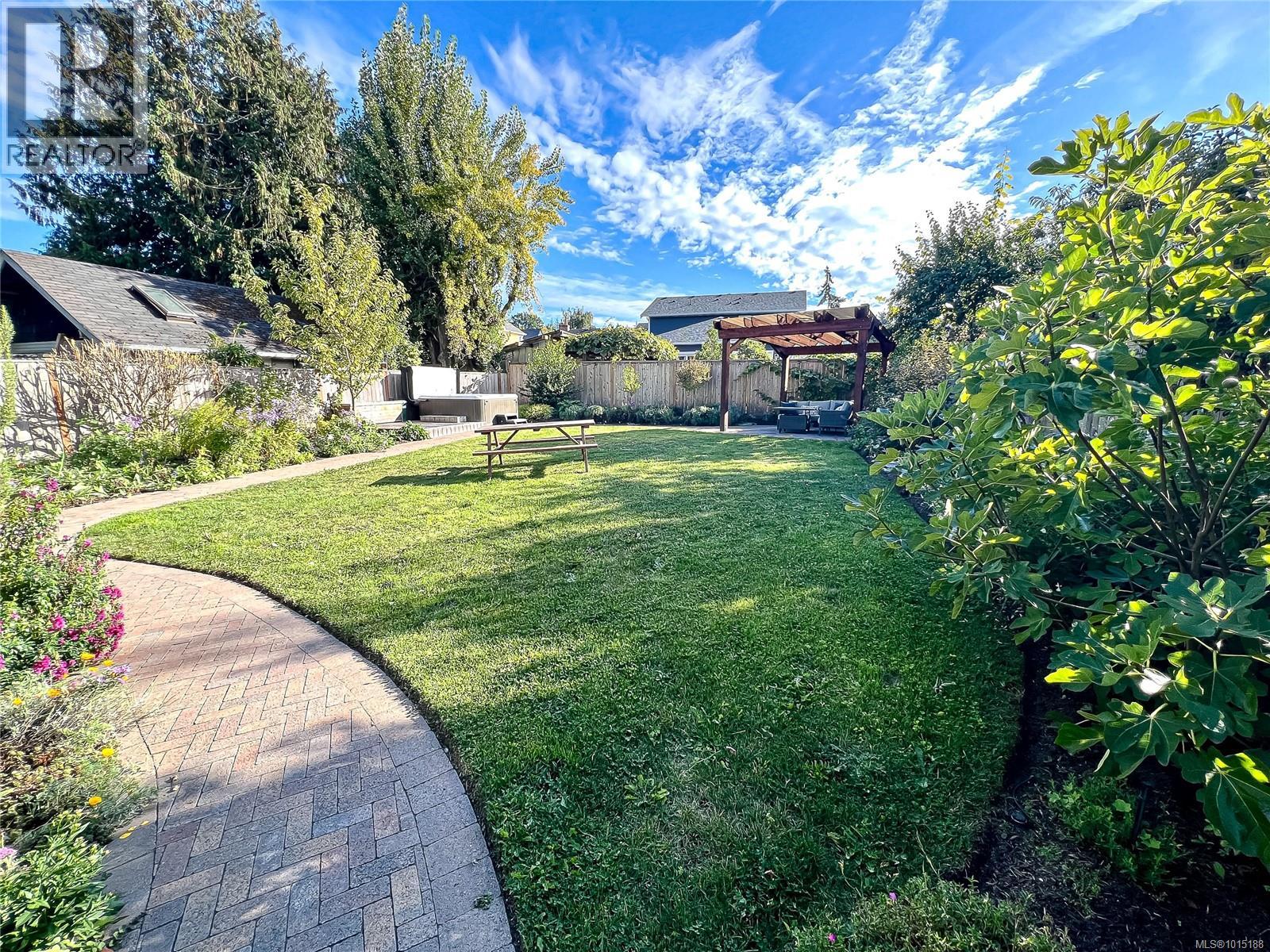1347 Vining St, Victoria